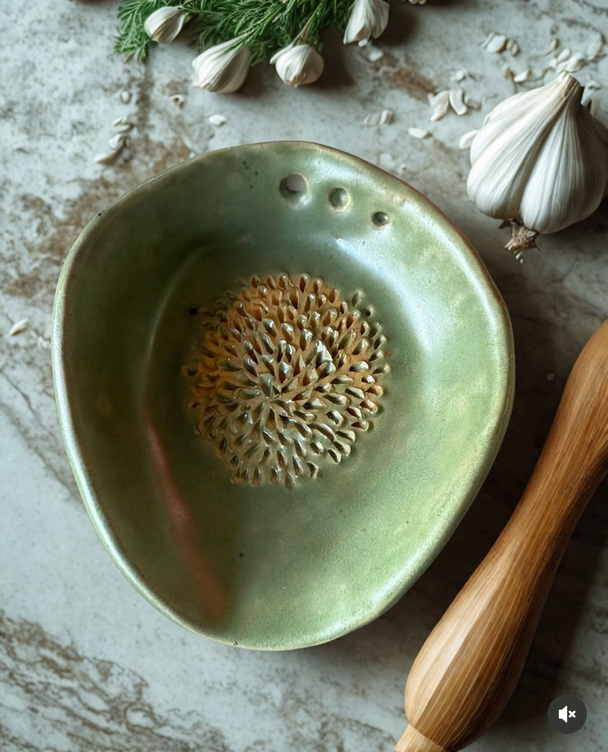 3 in 1- garlic graters, herb extractors, spoon rest